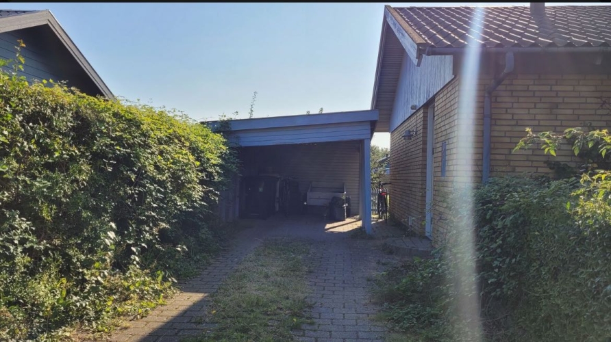 Før nedrivning af carport i Middelfart